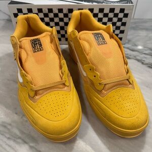 NEW  Size 12 Men’s Vans Skate Ave 2.0 Gold New With Small Mark On Left Shoe.